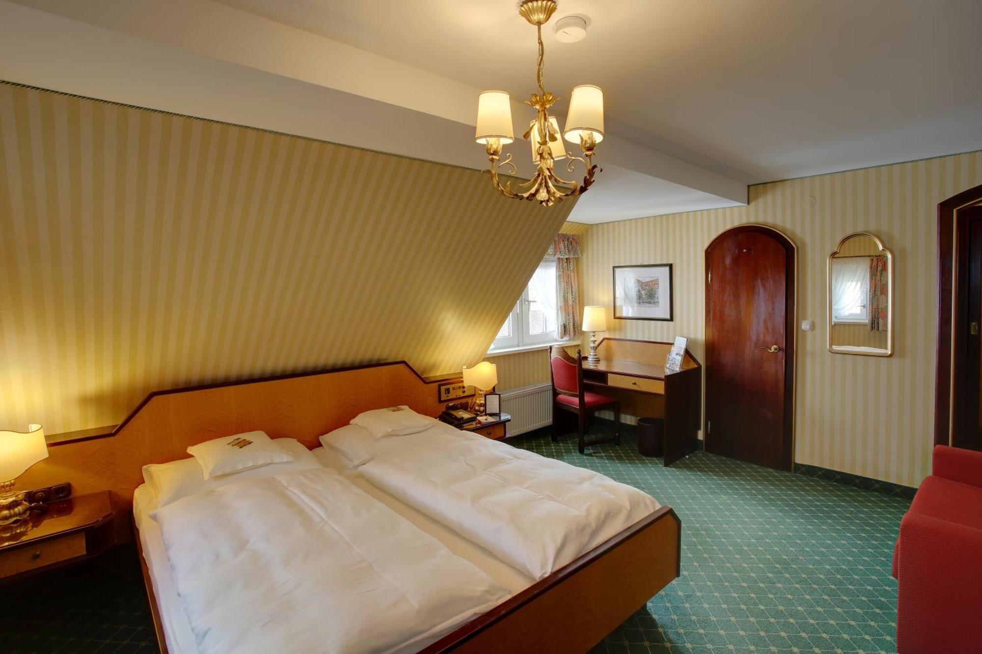 Hotel Brauereigasthof Landwehr-Braeu Reichelshofen Номер фото