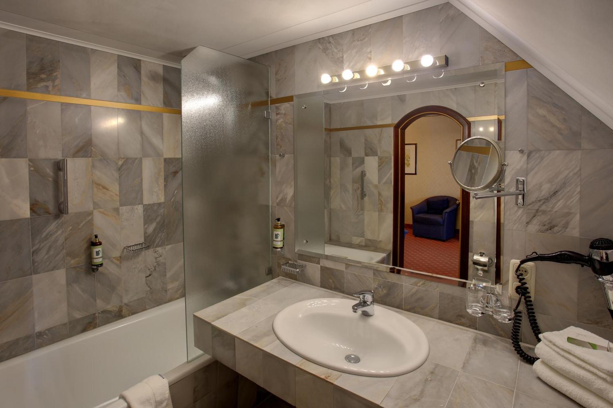 Hotel Brauereigasthof Landwehr-Braeu Reichelshofen Номер фото