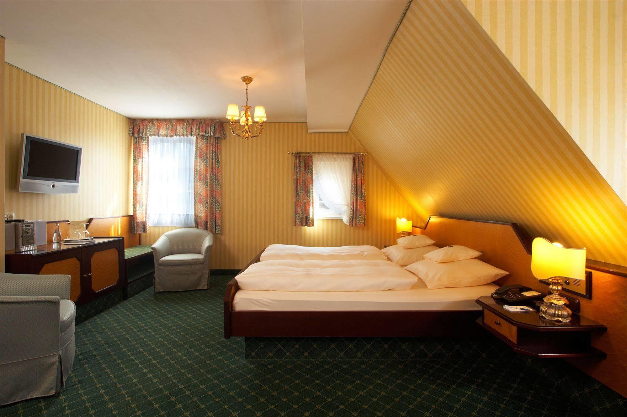 Hotel Brauereigasthof Landwehr-Braeu Reichelshofen Екстер'єр фото