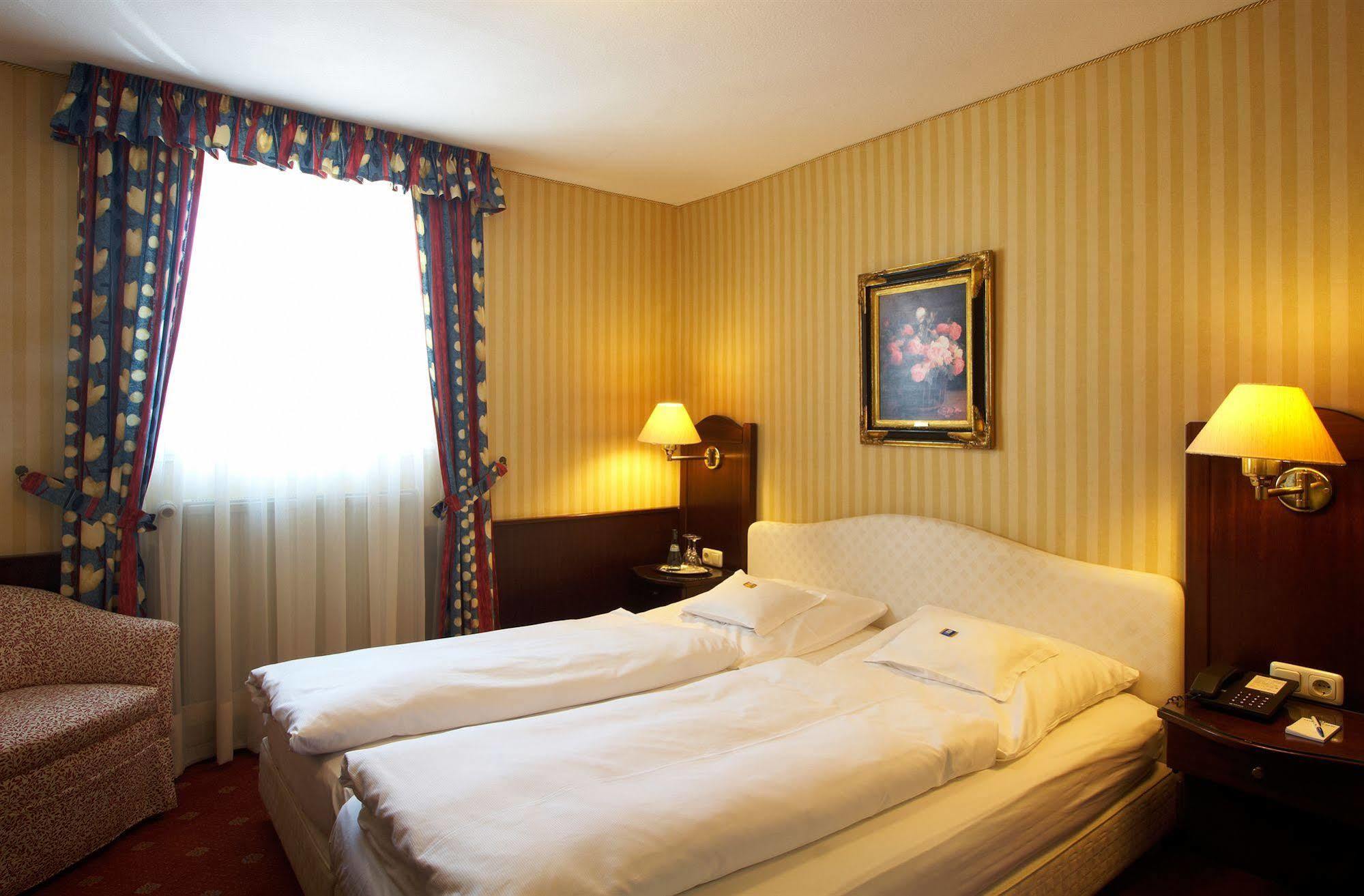 Hotel Brauereigasthof Landwehr-Braeu Reichelshofen Екстер'єр фото