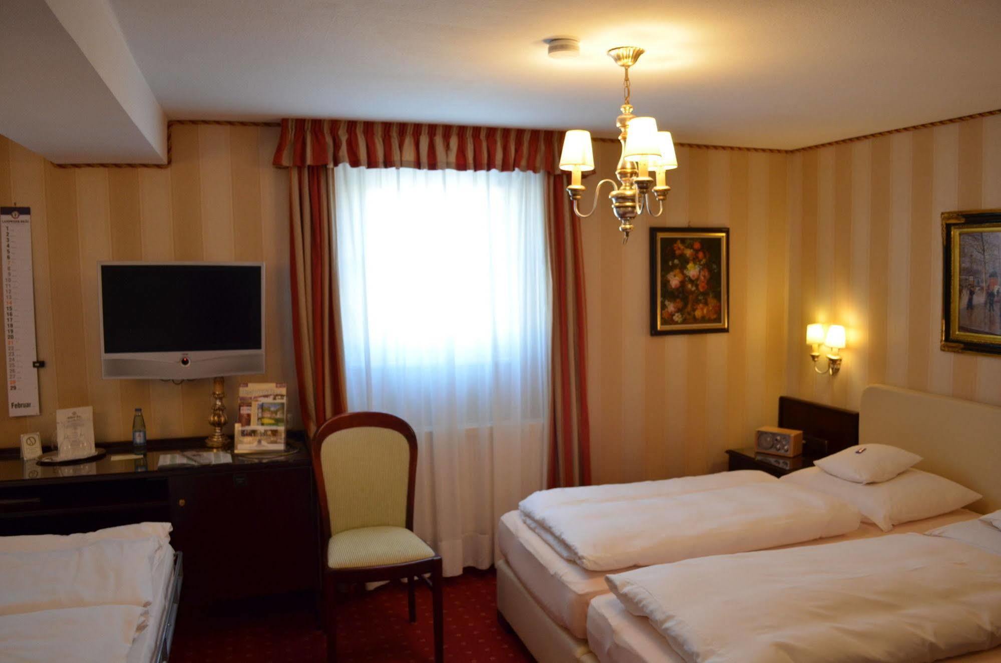 Hotel Brauereigasthof Landwehr-Braeu Reichelshofen Екстер'єр фото
